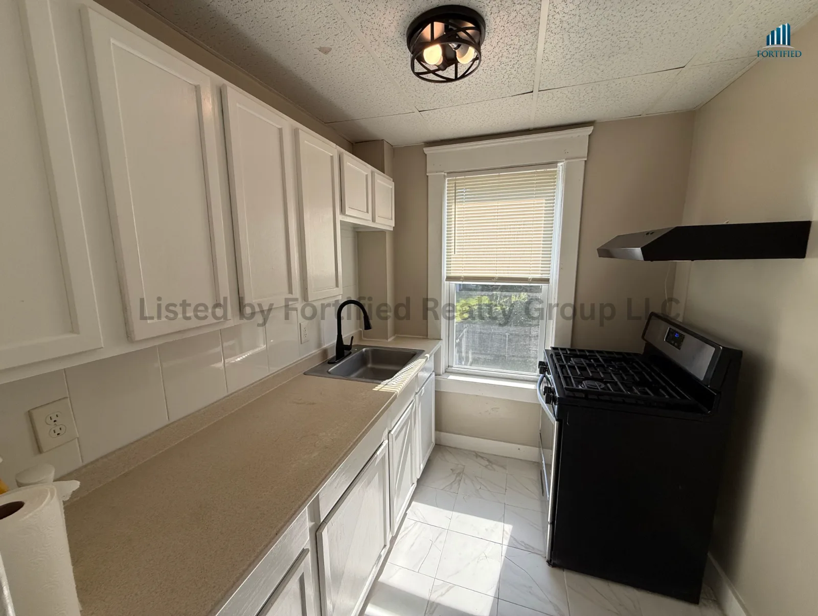 Kitchen — 170 King St #2, Fall River MA