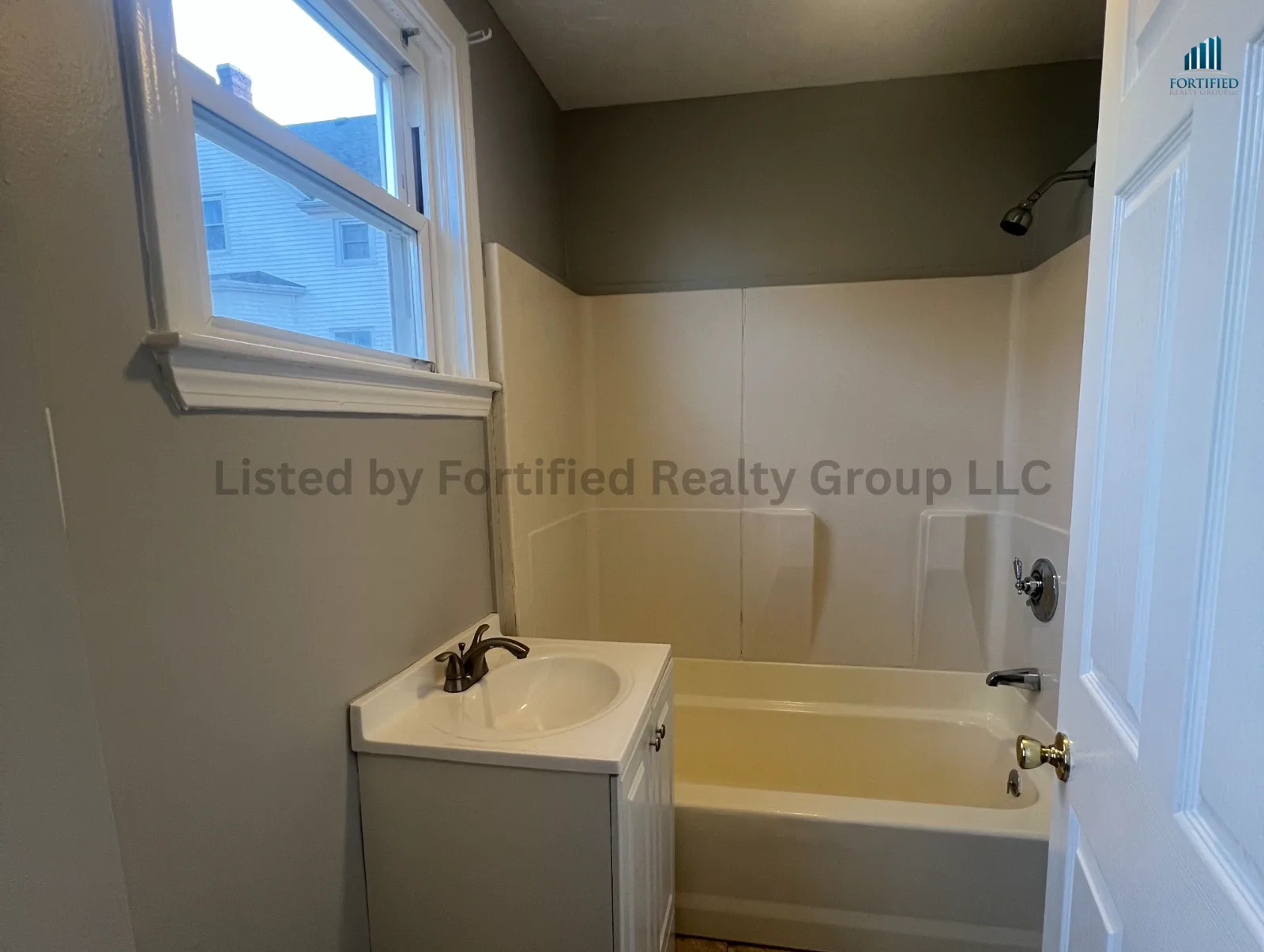 Bathroom — 265 Middle St #2, Fall River MA